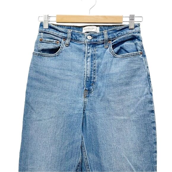 Abercrombie & Fitch 90s Curve Love High Rise Jeans Medium Wash Women's Size 27 - Picture 4 of 10
